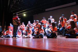 Apresentação dos estudantes do Projeto Violão na Escola.