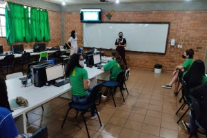 Oficinas tecnológicas são ministradas em escola estadual de Dourados