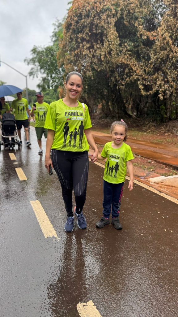 Família na caminhada.