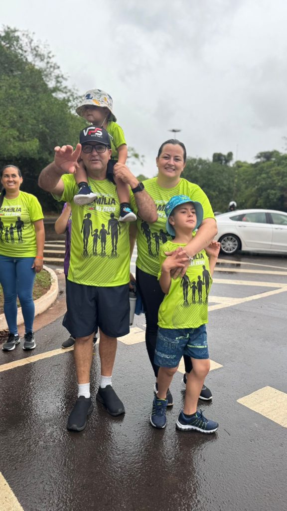 Família na caminhada.