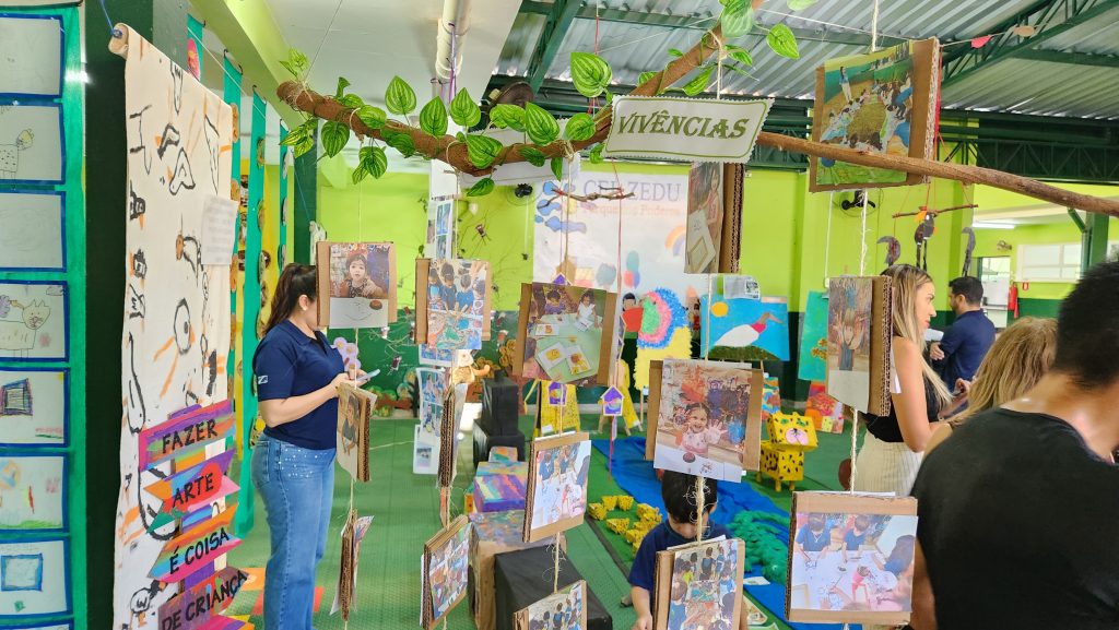 exposição de artes feitas pelos estudantes do CEI Zedu.