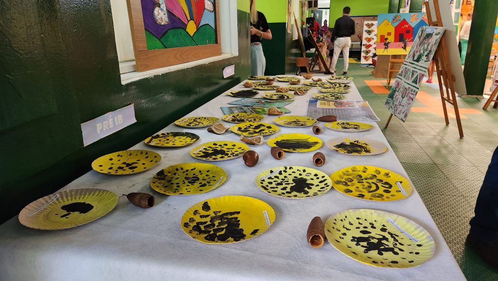 exposição de artes feitas pelos estudantes do CEI Zedu.