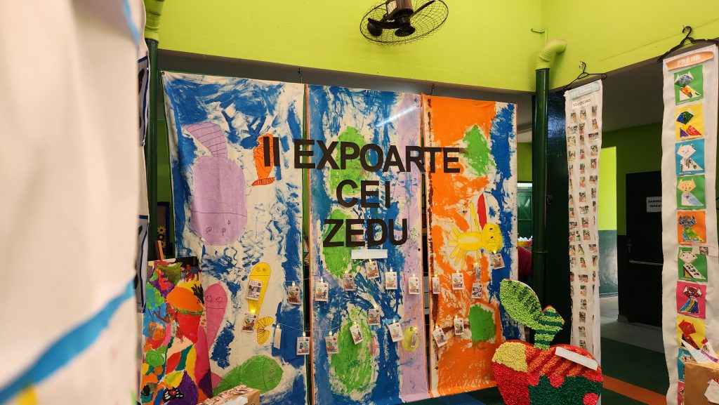 exposição de artes feitas pelos estudantes do CEI Zedu.