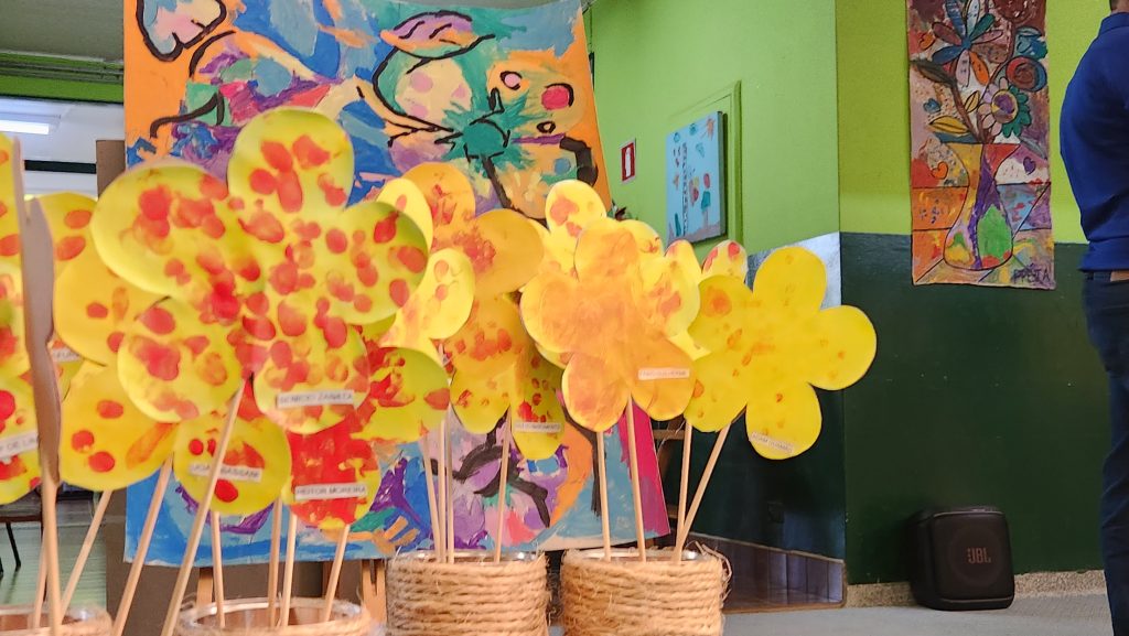 exposição de artes feitas pelos estudantes do CEI Zedu.