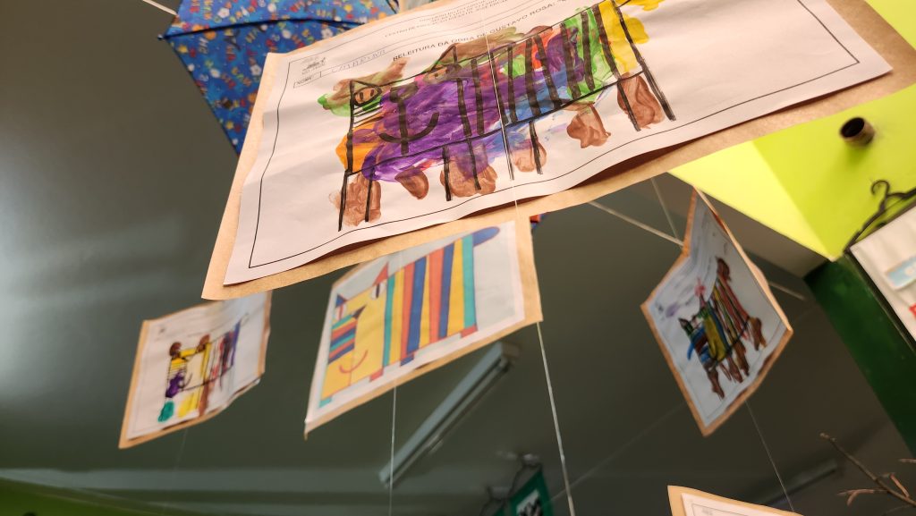 exposição de artes feitas pelos estudantes do CEI Zedu.