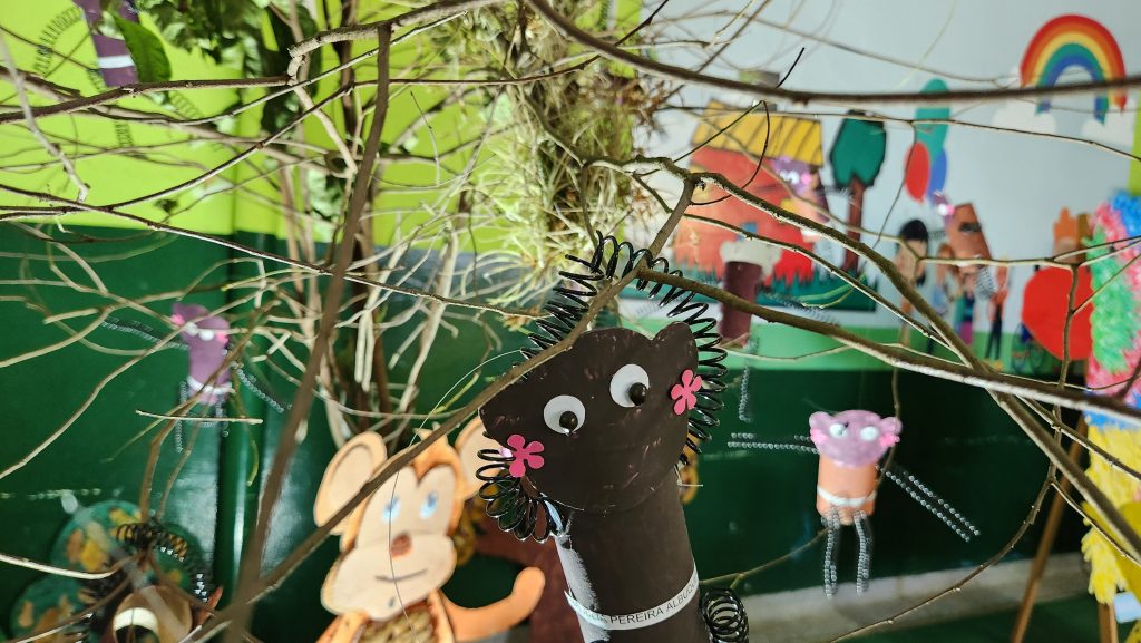 exposição de artes feitas pelos estudantes do CEI Zedu.