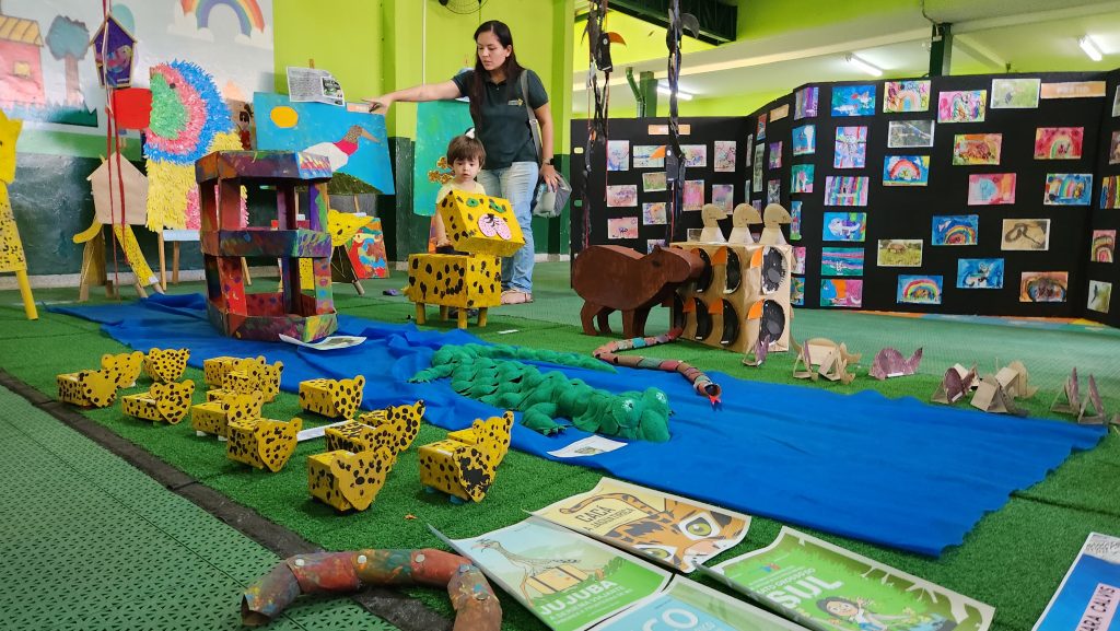 exposição de artes feitas pelos estudantes do CEI Zedu.