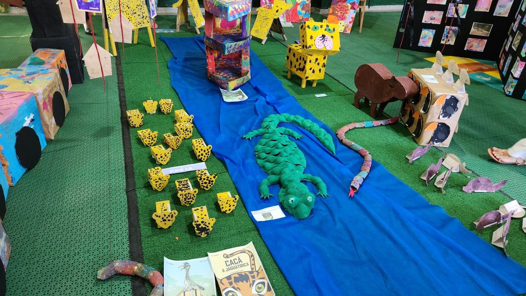 exposição de artes feitas pelos estudantes do CEI Zedu.