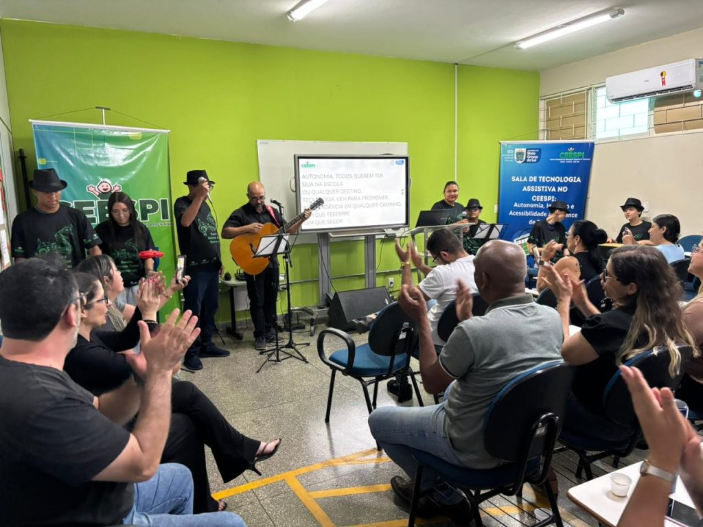 Apresentação cultural da Banda dos estudantes do atendimento educacional especializado do CEESPI_ Ritmo Sem Barreiras.