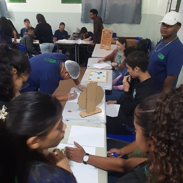 Criatividade, pesquisa e protagonismo estudantil marcam Feira do Conhecimento na escola de Três Lagoas.