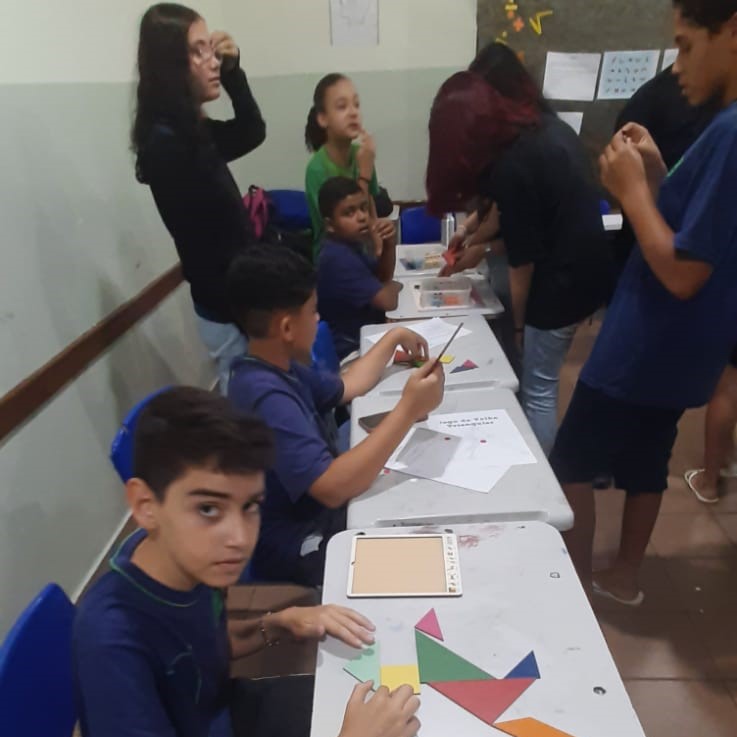 Estudantes durante a exposição dos trabalhos.
