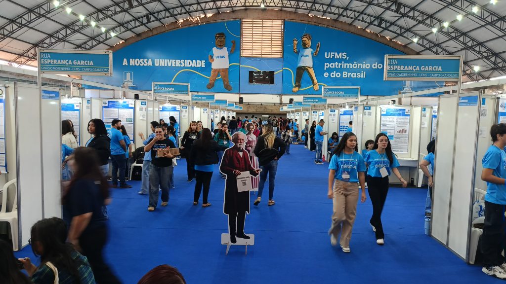 Estudantes durante XV FETEC MS 2025