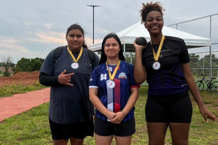 Estudantes do atletismo medalhistas