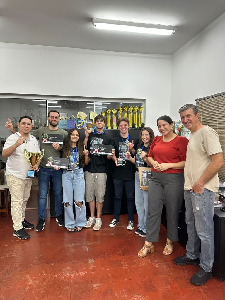 Escola emplaca dois alunos no pódio, três no Top 10 e 1º lugar na categoria Professor.