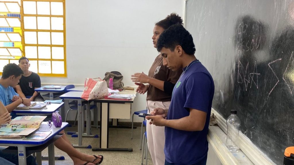 Estudantes da EE Waldemir Barros da Silva estimulam a educação profissional nas Moreninhas, em Campo Grande