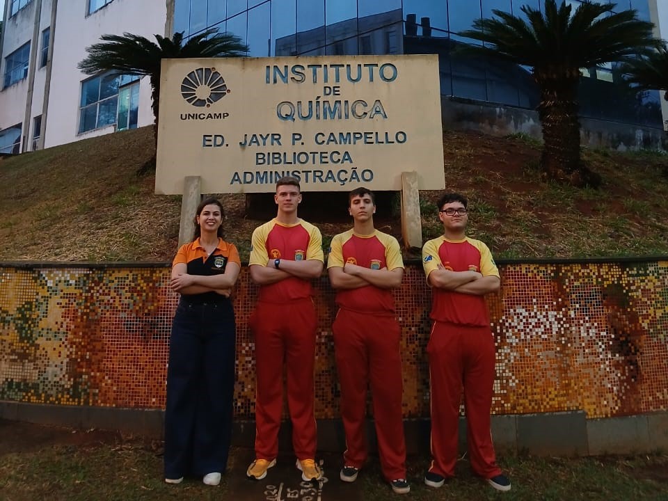 Imagem de capa dos estudantes durante visita a Unicamp em Campinas.