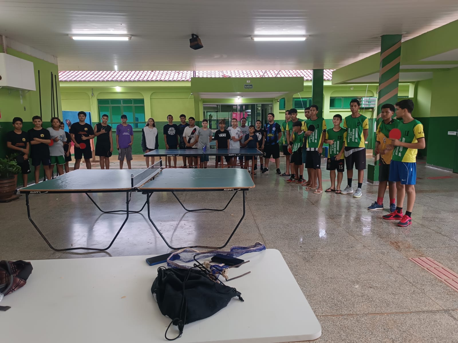 Imagem destaque dos estudantes que participaram do Festival de Tênis de Mesa.