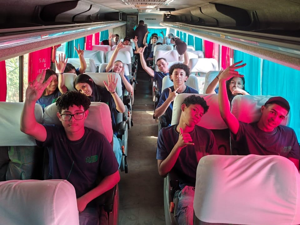 Estudantes no ônibus