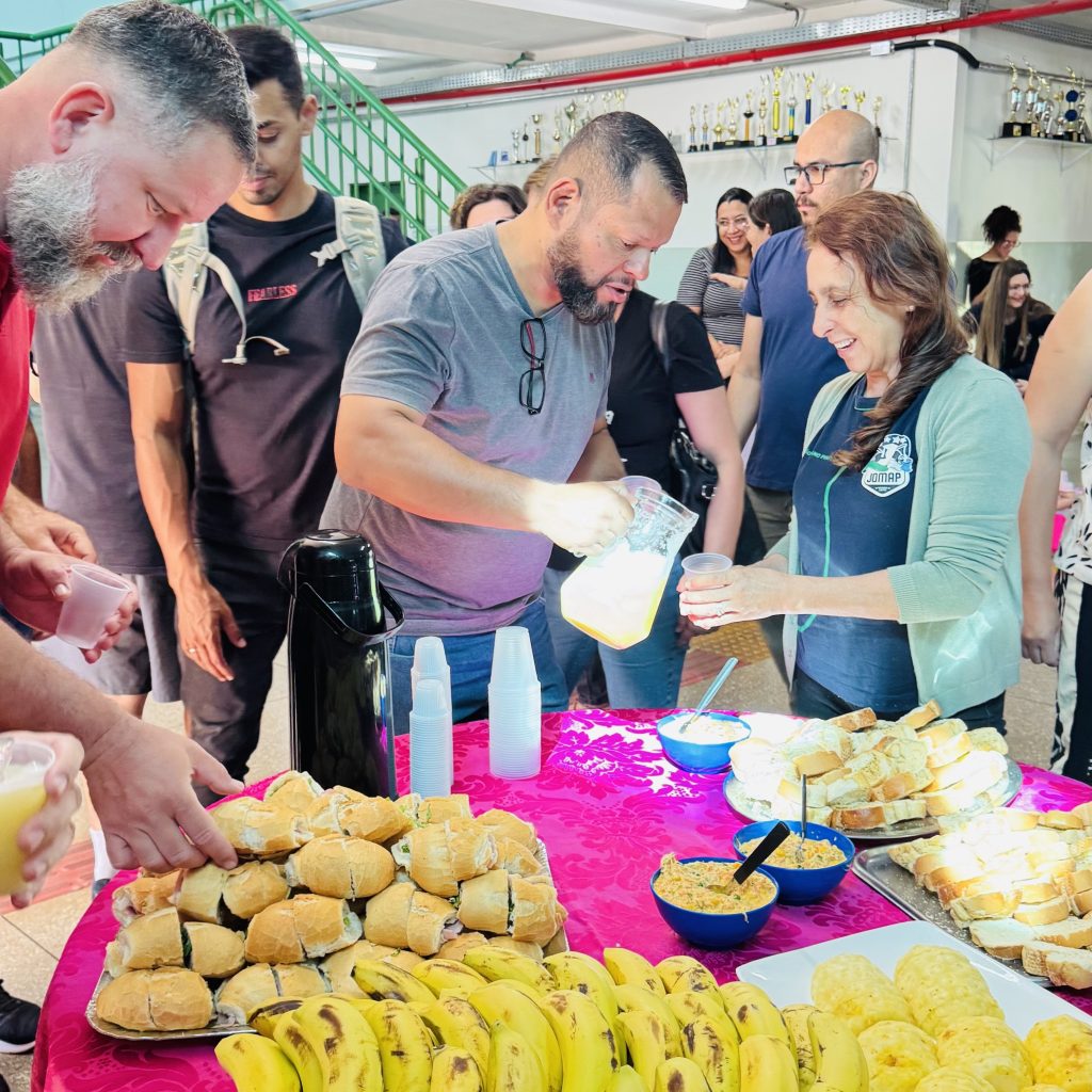 Café daa manhã servido .