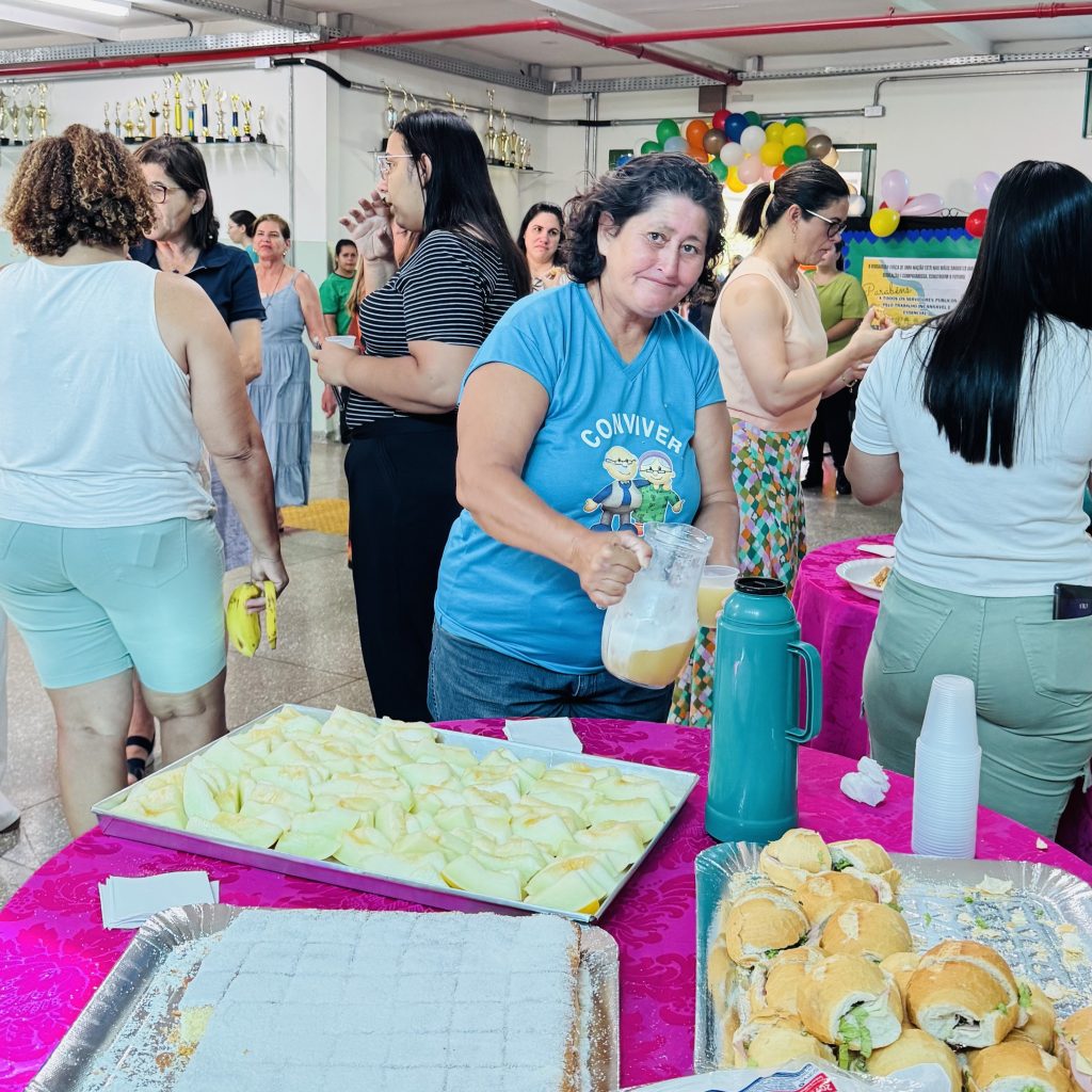 Café da manhã servido para todos.