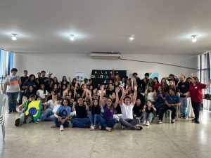 imagem destaque com todos estudantes do projeto em Três Lagoas