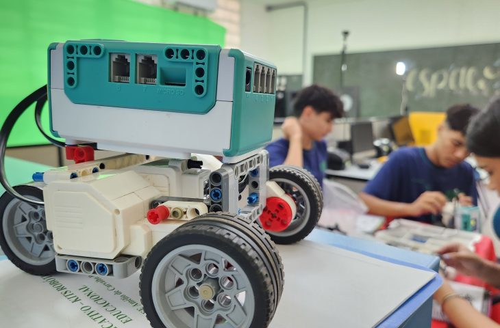 Robô criado pelos estudantes.