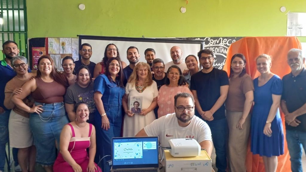 'Geladeira Literária' transforma o corredor da escola EE Padre José Scampini em espaço de conexão e amor pelos livros em Campo Grande