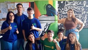 'Geladeira Literária' transforma o corredor da escola em espaço de conexão e amor pelos livros na EE Padre José Scampini em Campo Grande