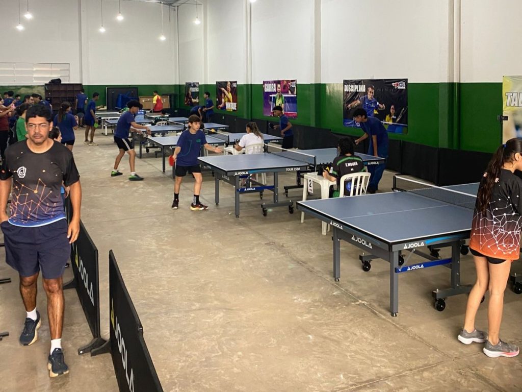 Estudantes disputando torneio