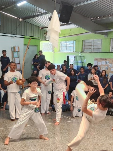 Estudantes celebram a diversidade com reflexões culturais pela valorização da identidade afro-brasileira, em Campo Grande