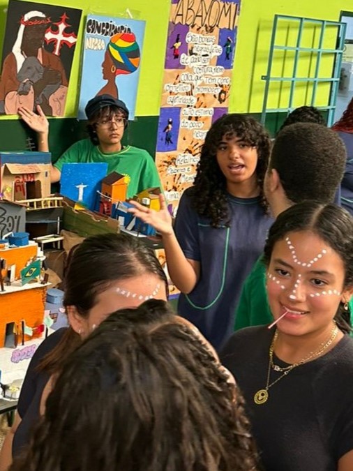 Entre Cores e Sorrisos fortalece consciência racial na EE Olinda Conceição Teixeira Bacha