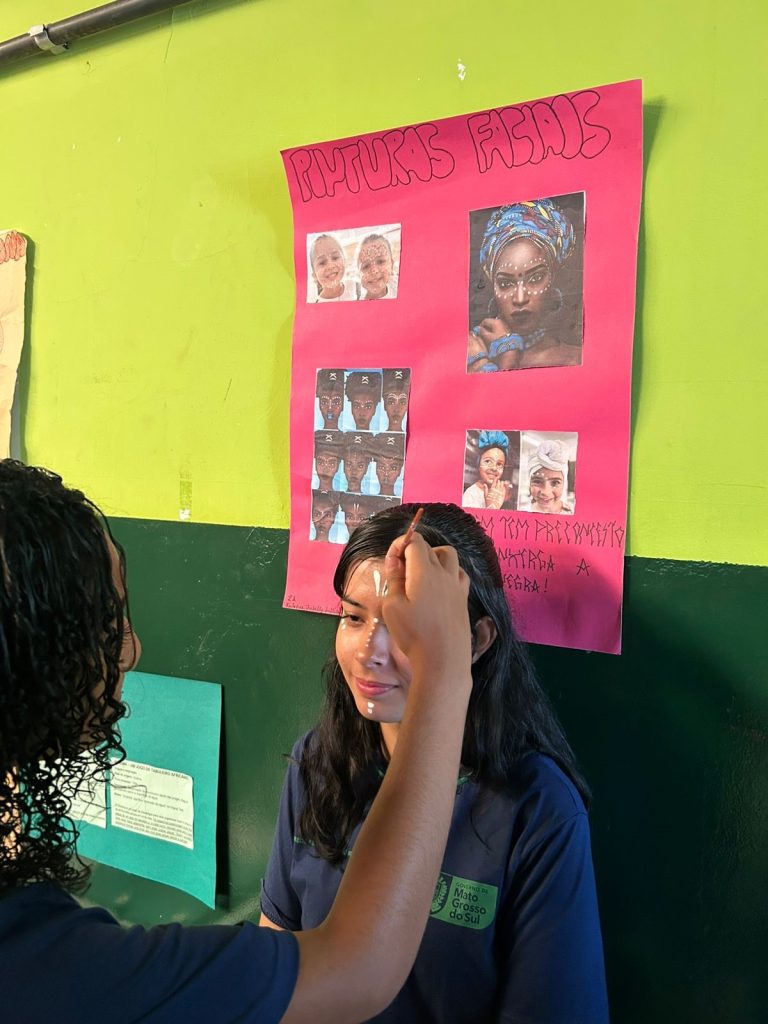 Entre Cores e Sorrisos fortalece consciência racial na EE Olinda Conceição Teixeira Bacha