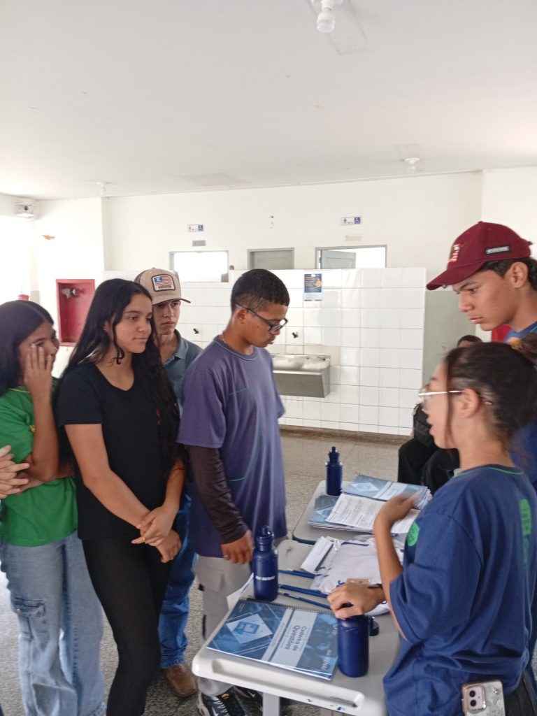 Estudantes exploram cursos técnicos e vivenciam inovação na EE Thomaz Barbosa Rangel