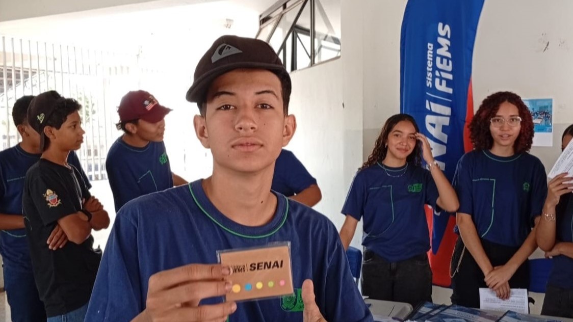 Estudantes exploram cursos técnicos e vivenciam inovação na EE Thomaz Barbosa Rangel