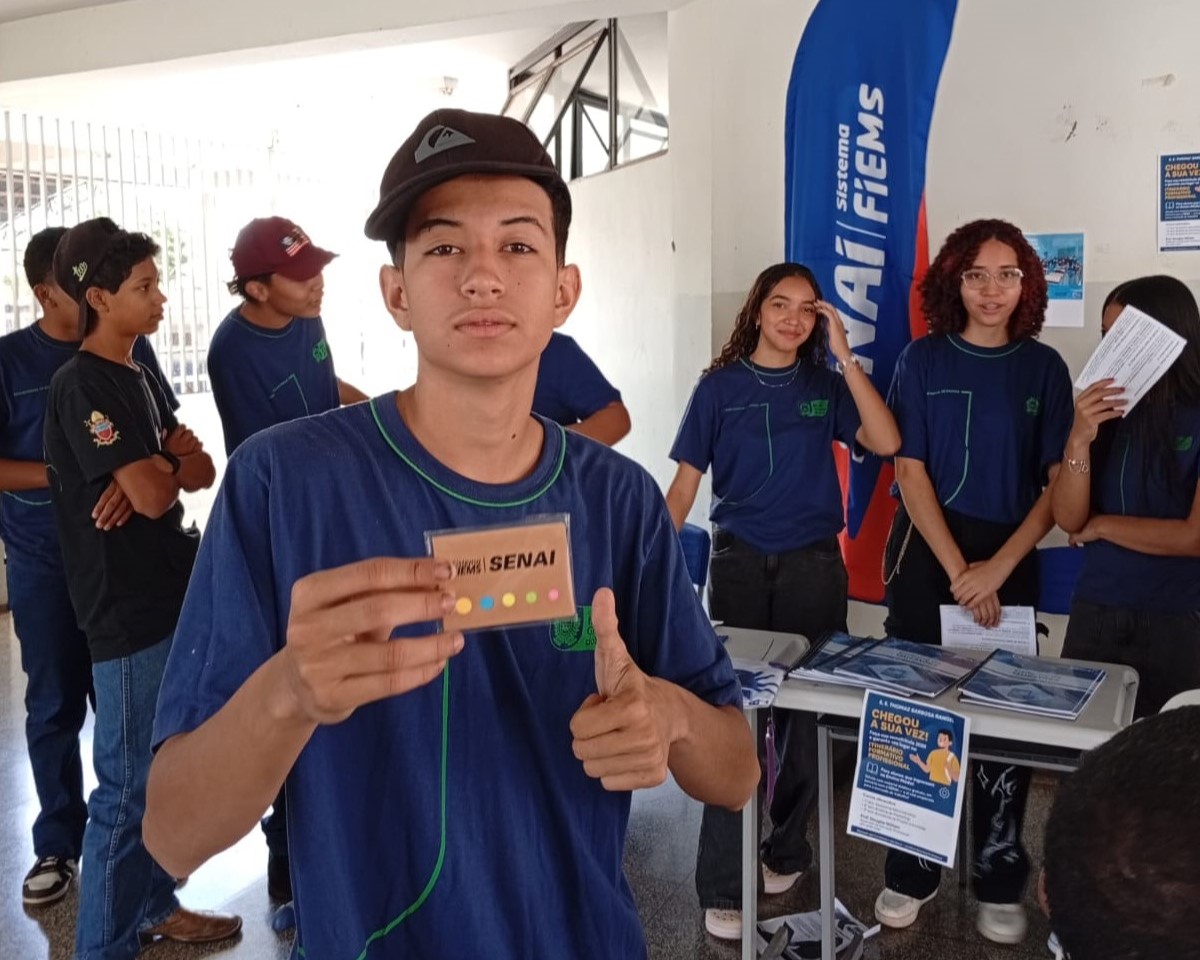 Estudantes exploram cursos técnicos e vivenciam inovação na EE Thomaz Barbosa Rangel