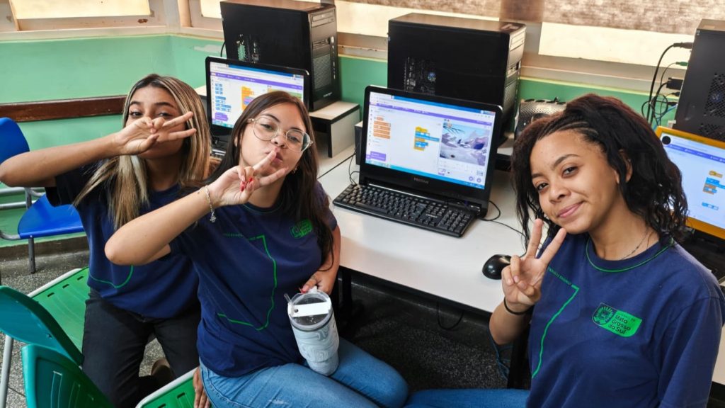 Alfabetização Digital na REE prepara estudantes para desafios tecnológicos atuais