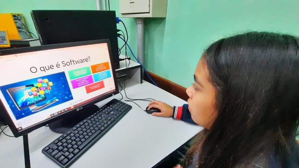 Alfabetização Digital na REE prepara estudantes para desafios tecnológicos atuais