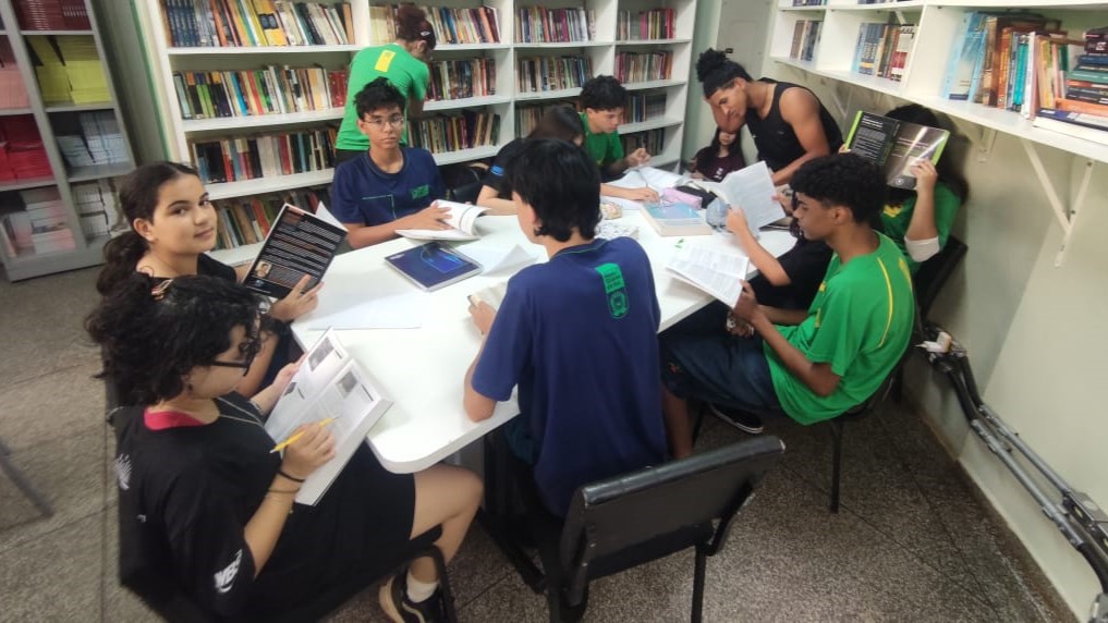 Alfabetização Digital na REE prepara estudantes para desafios tecnológicos atuais