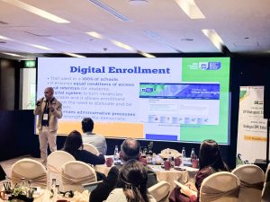 Hélio Daher palestrando.