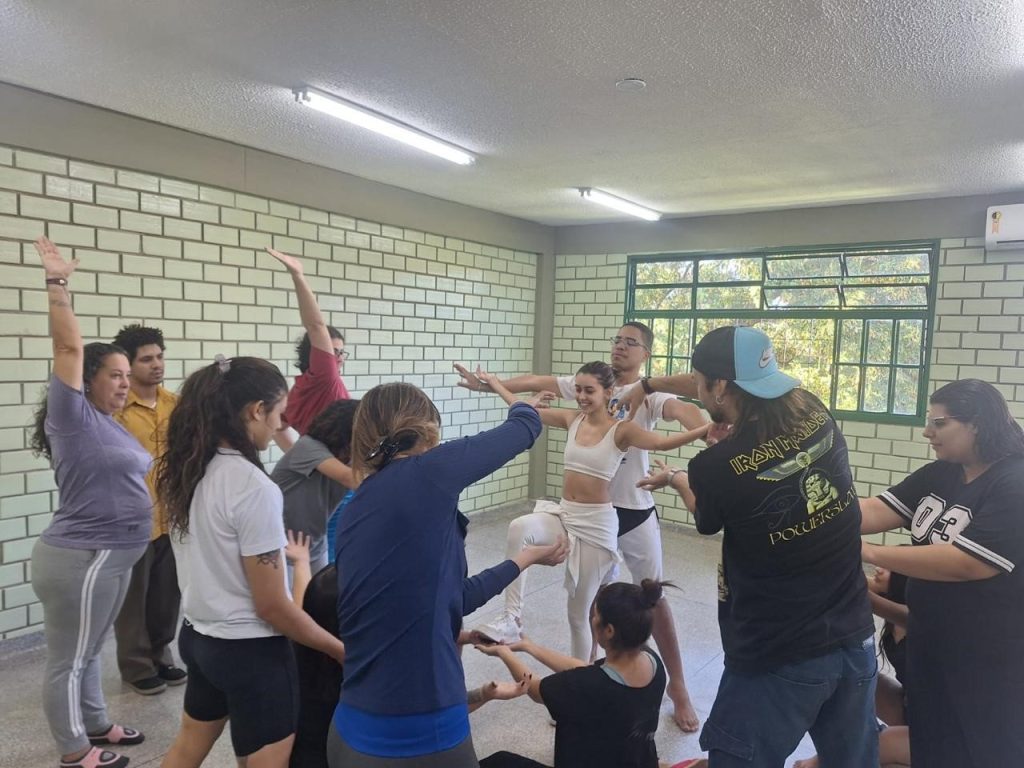 Espetáculo ‘João e Maria’ encerra formação teatral e convida o público para viver essa emoção