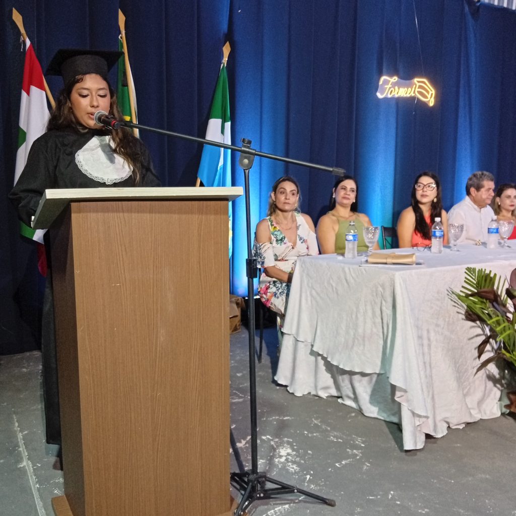 Formatura dos terceiranistas da EE Thomas Rangel.