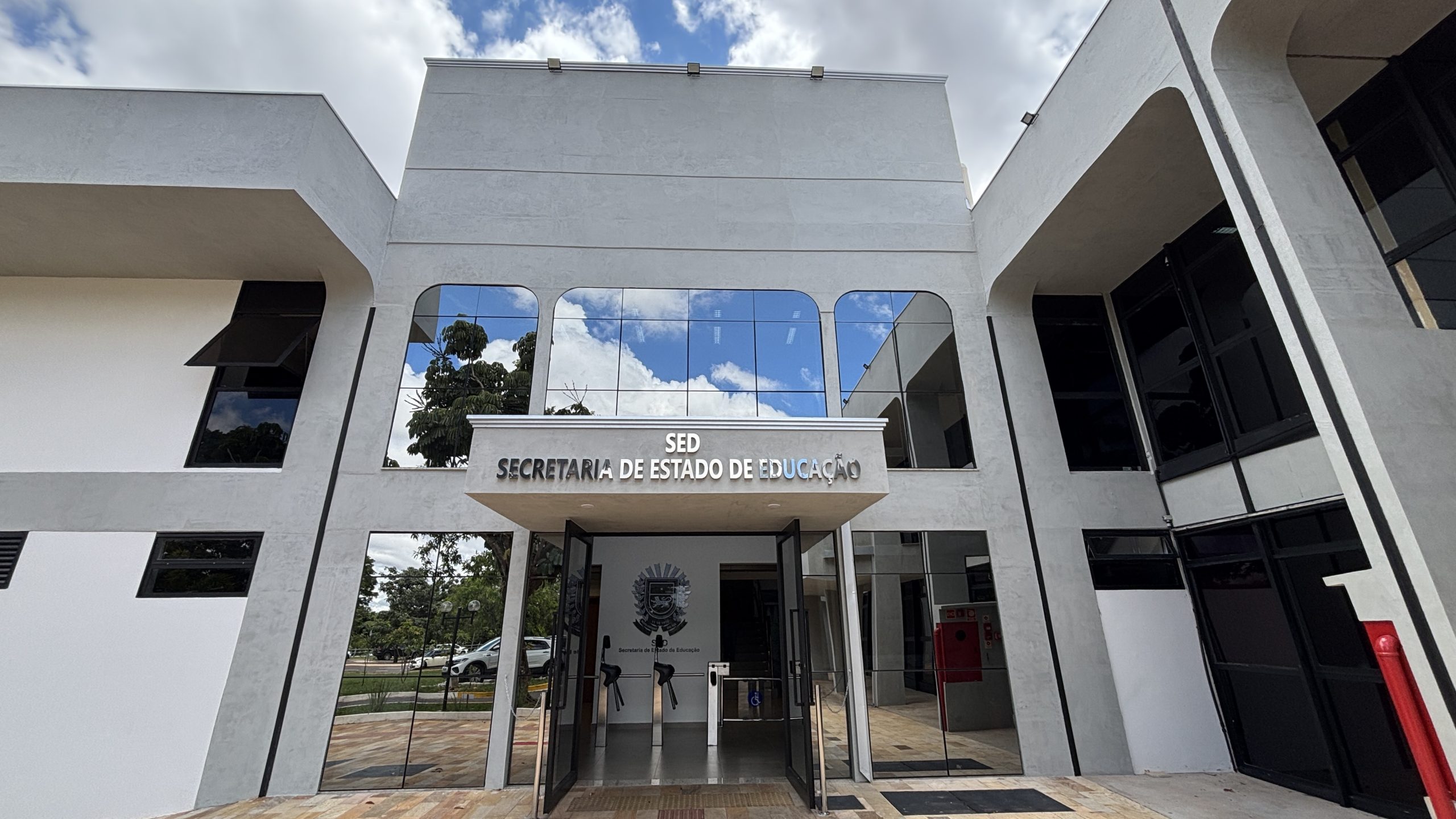 Imagem destacada da fachada da SED_Fotos Cid Nogueira