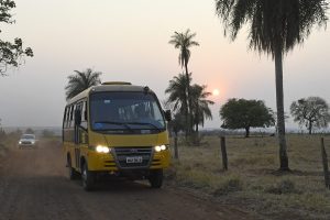 Imagem destacada de transporte escolar rural