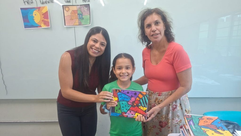 Estudantes transformam cadernos em expressão artística na EE Maestro Heitor Villa Lobos