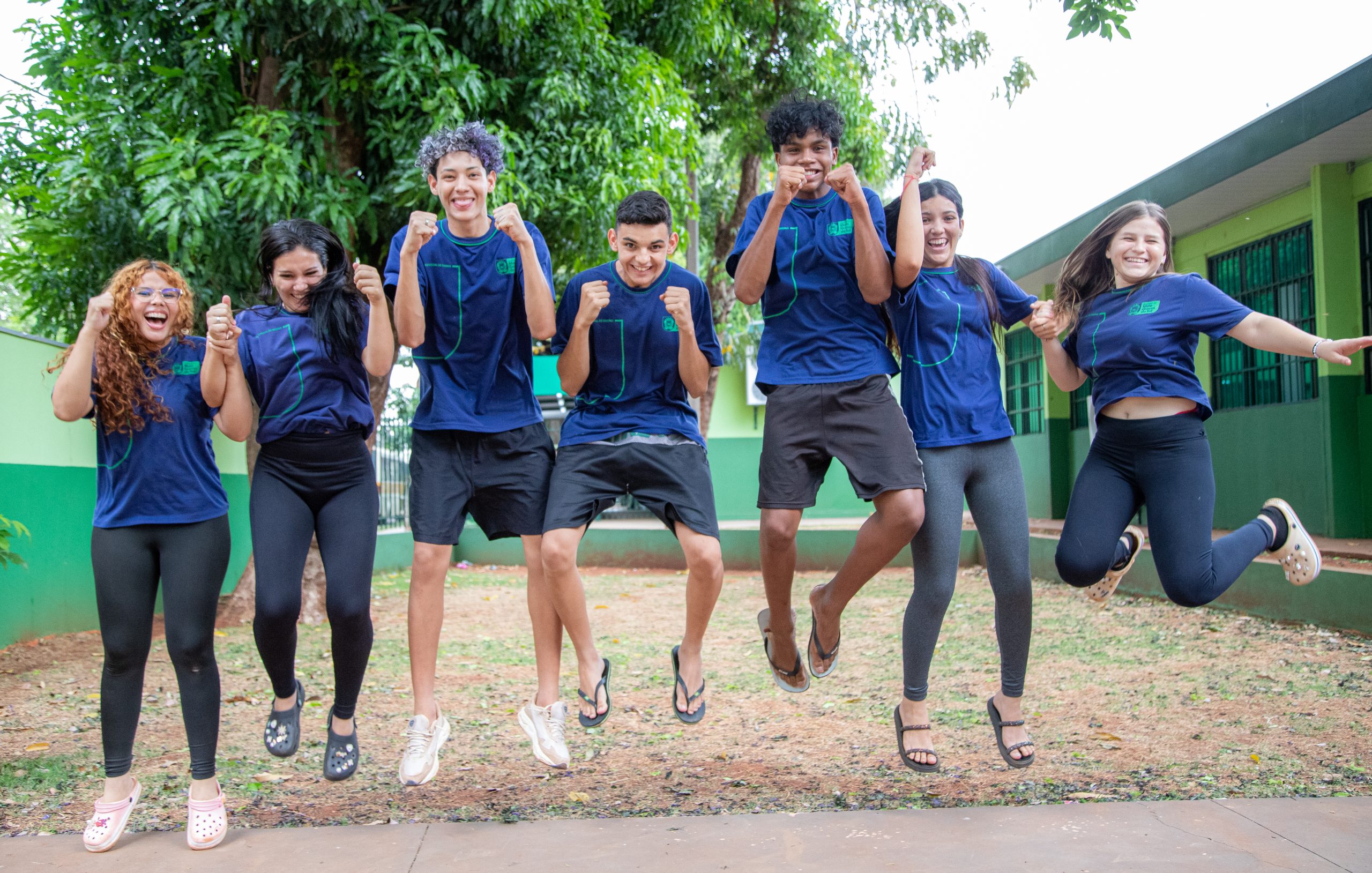 Estudantes da EE Waldemir Barros da Silva celebram aprovações em vestibulares