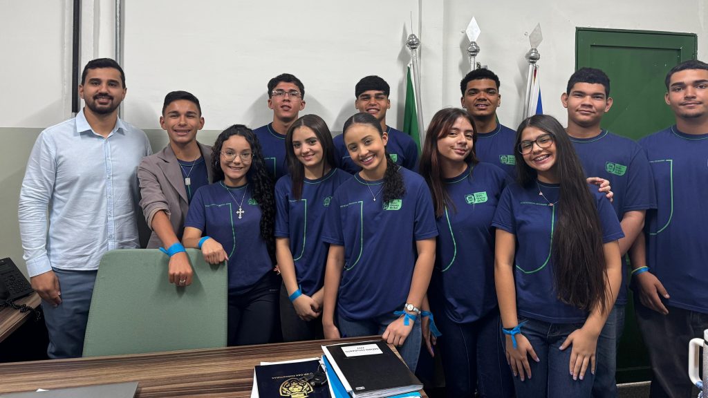 Mais de 600 estudantes foram às urnas em Escola Estadual para eleição de Grêmio Estudantil