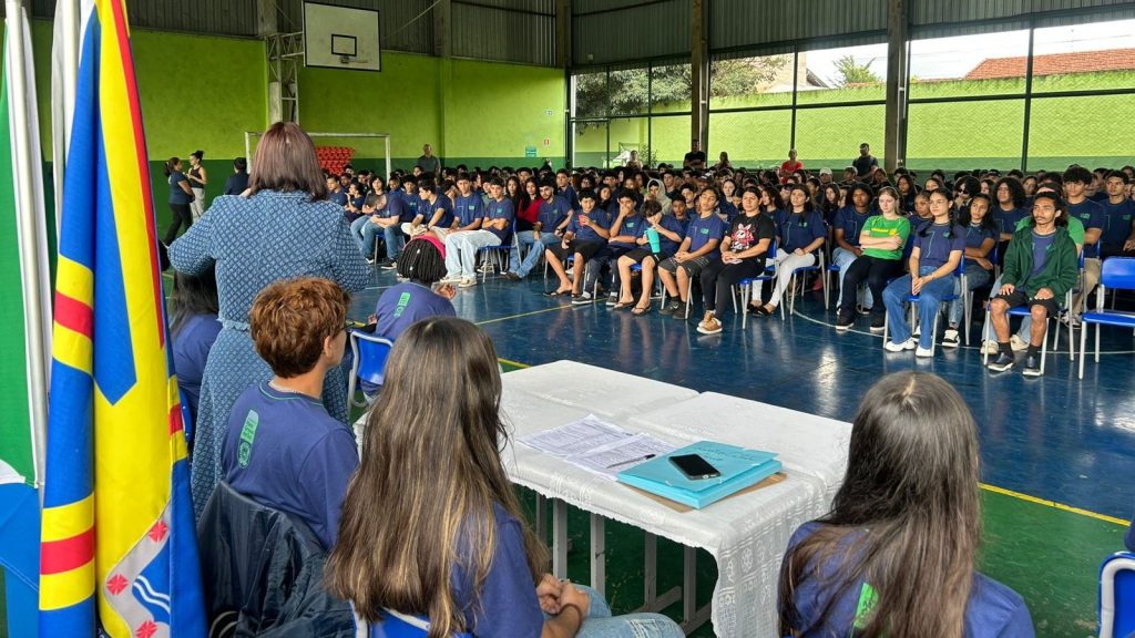 Mais de 600 estudantes foram às urnas em Escola Estadual na eleição de Grêmio Estudantil