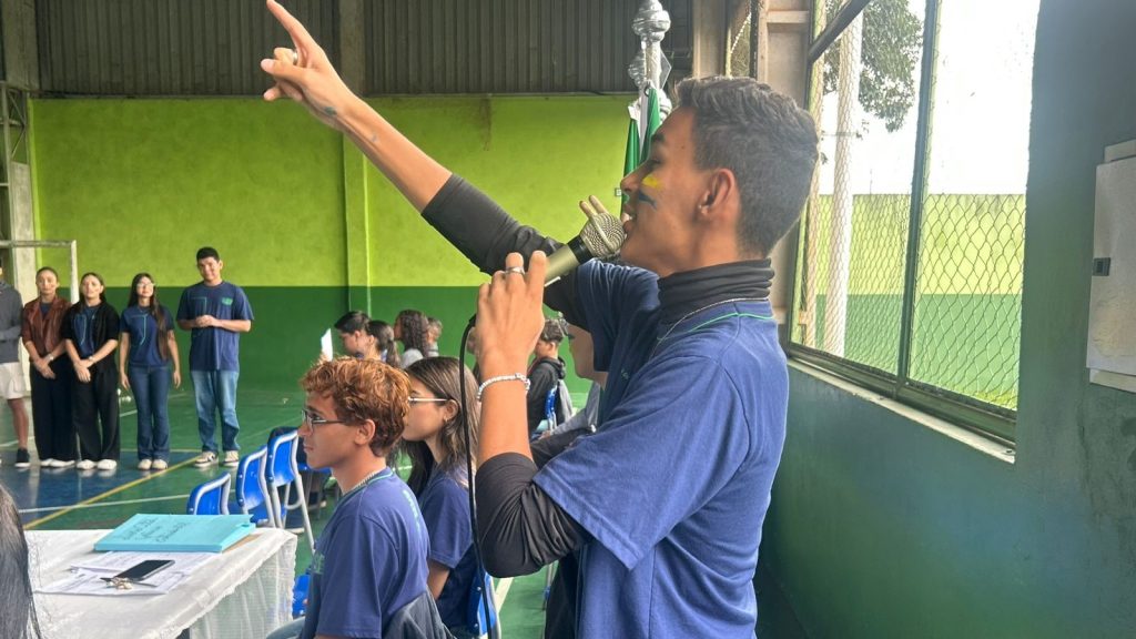 Mais de 600 estudantes foram às urnas em Escola Estadual na eleição de Grêmio Estudantil