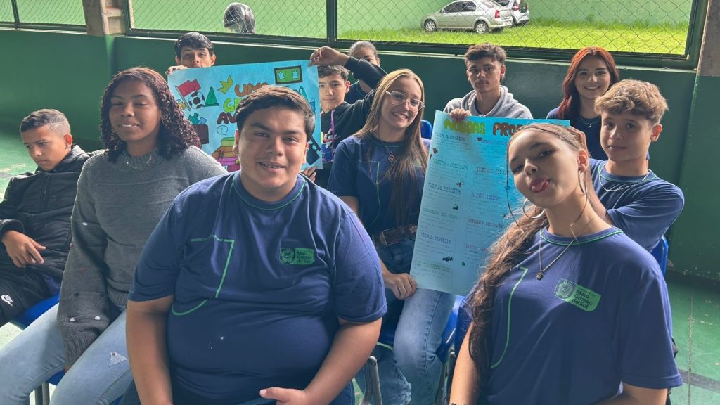 Mais de 600 estudantes foram às urnas em Escola Estadual na eleição de Grêmio Estudantil