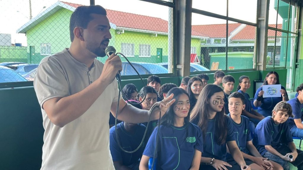 Mais de 600 estudantes foram às urnas em Escola Estadual na eleição de Grêmio Estudantil